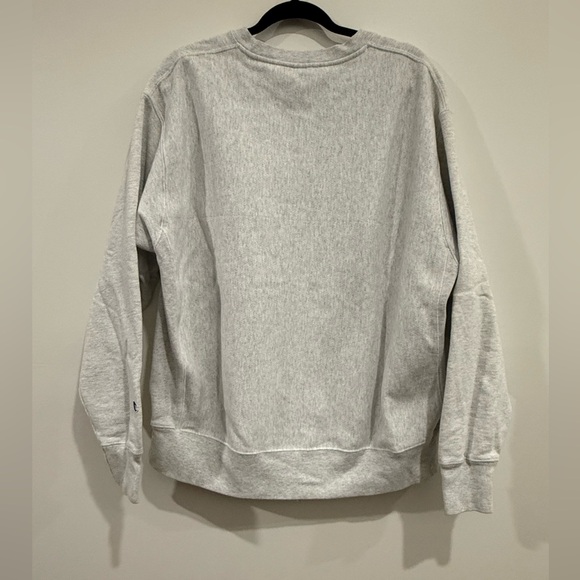 Quinnipiac Grey Crewneck, woman’s XL - Picture 2 of 4